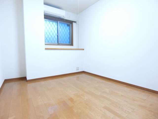 アプローズ狭山の寝室|同物件別部屋