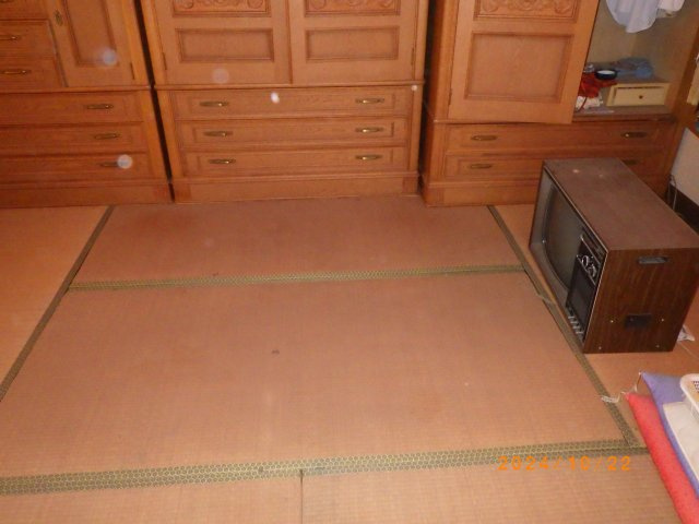 日高町松岡　中古住宅の和室|畳の上でゆっくりとくつろげる和室です