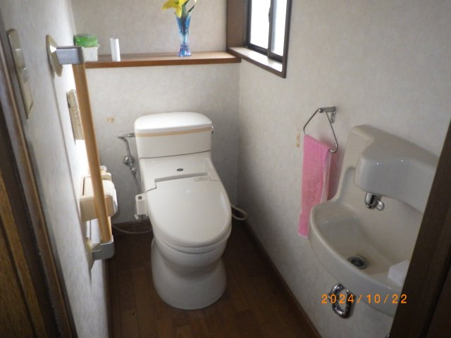 日高町松岡　中古住宅のトイレ|トイレです