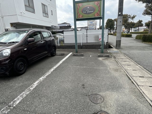 サンセールの駐車場