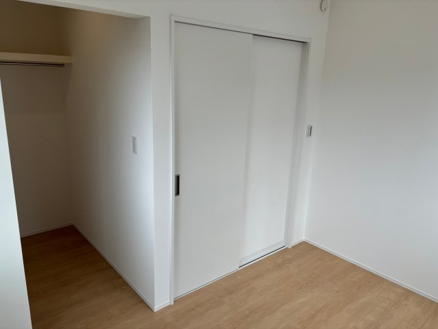 ピークス山の田中央の洋室