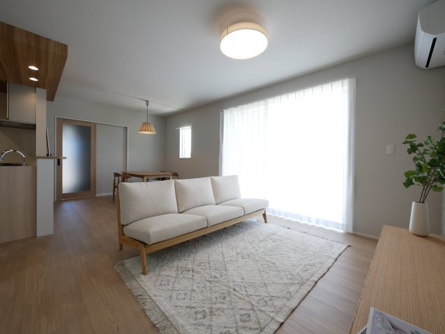 ピークス山の田中央の居間・リビング