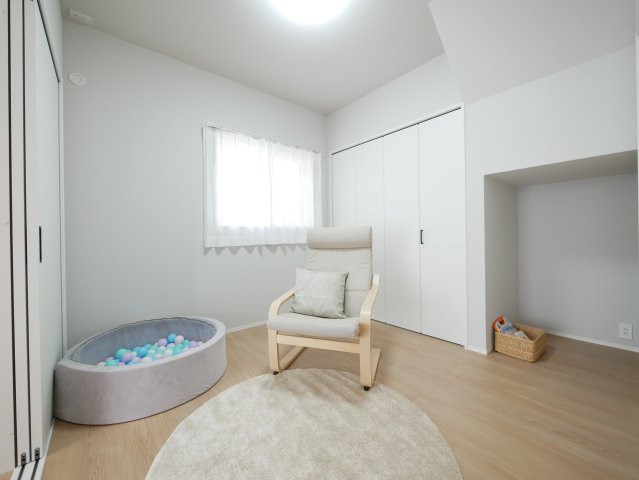 ピークス山の田中央の洋室