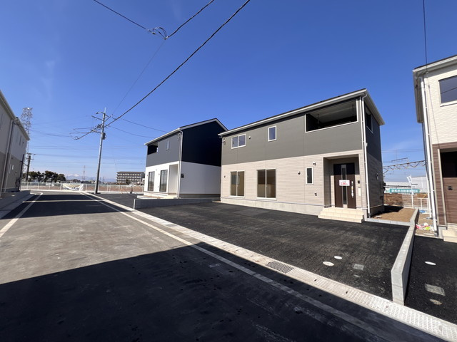 新築　前橋市江田町第6　クレイドルガーデン　3号棟の前面道路含む現地写真|現地写真　南側接道幅員約6ｍ
