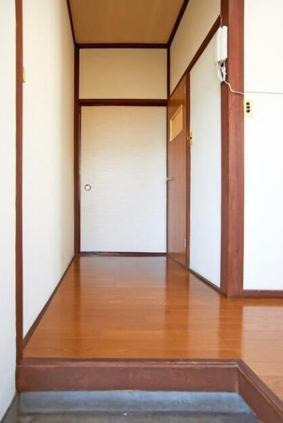 松庵フラットの玄関