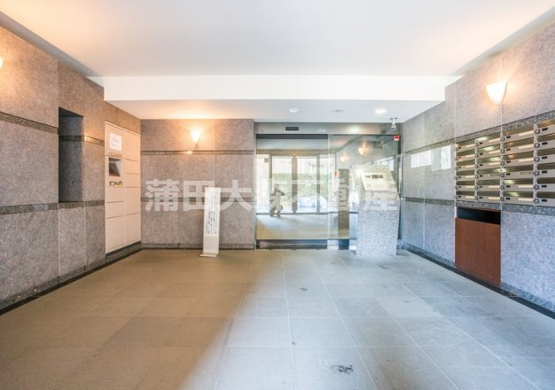 ルーブル蒲田参番館のエントランス|防犯カメラTVモニター付オートロック宅配BOXメールBOX管理人室　エントランス