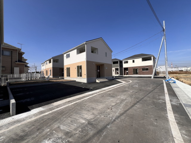 新築　前橋市江田町第6　クレイドルガーデン　7号棟の前面道路含む現地写真|現地写真　東側接道幅員約6ｍ