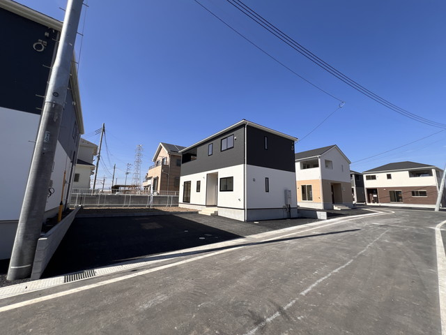 新築　前橋市江田町第6　クレイドルガーデン　8号棟の前面道路含む現地写真|現地写真　東側接道幅員約6ｍ