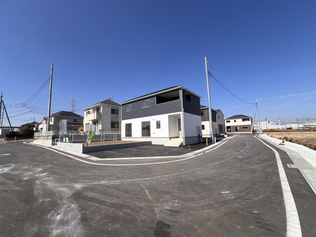 新築　前橋市江田町第6　クレイドルガーデン　9号棟の前面道路含む現地写真|現地写真　東側接道幅員約6ｍ　南側接道幅員約6ｍ