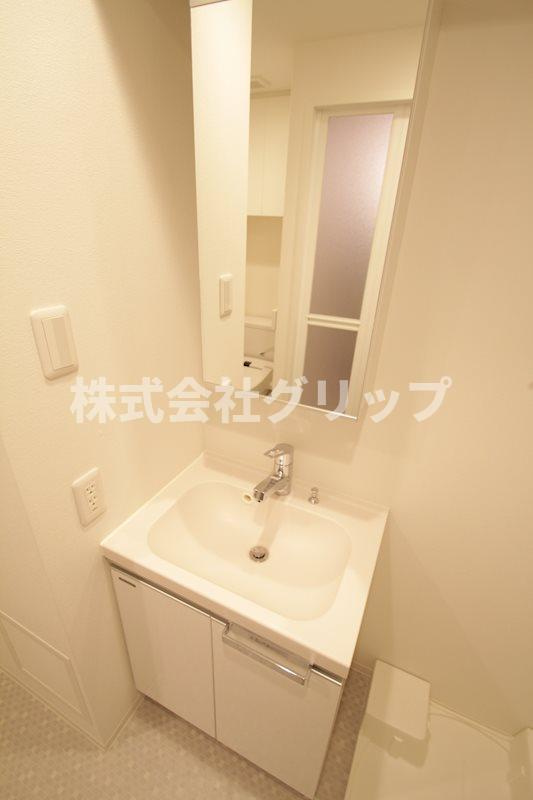 リヴシティ横濱新川町弐番館の独立洗面台
