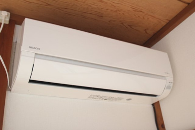 【その他共用部分】 | 稲葉貸家 | 寝室にあるエアコンです