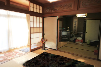 【和室】 | 米沢市城南２丁目　二階建て中古住宅 | 南から日差しが入ります。
