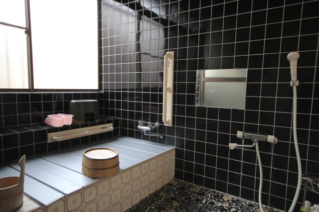 米沢市城南２丁目　二階建て中古住宅の浴室