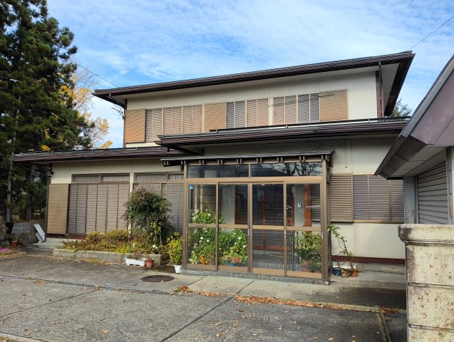 米沢市城南２丁目　二階建て中古住宅の外観
