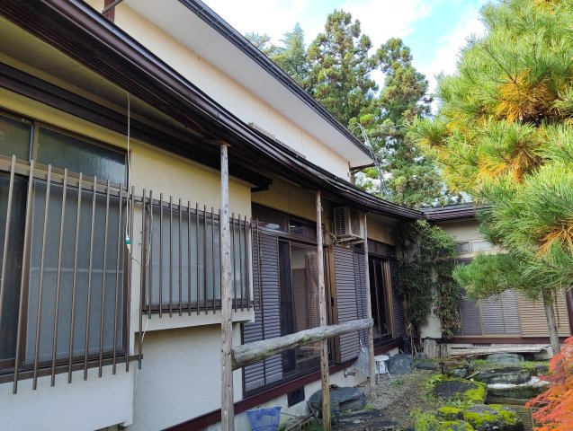 米沢市城南２丁目　二階建て中古住宅の外観