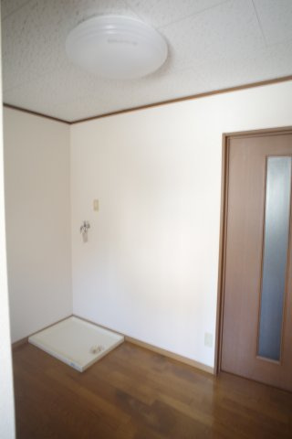 【設備】 | グレイスエミネンス | 洗濯機置き場は室内に鎮座。