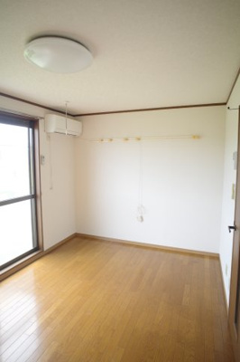 【子供部屋】 | グレイスエミネンス | あそこは寝る所で、こっちに机持って来て・・・