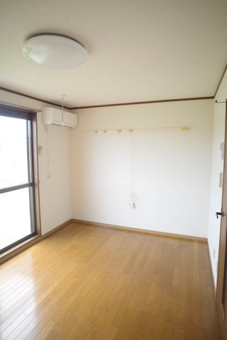 【子供部屋】 | グレイスエミネンス | あそこは寝る所で、こっちに机持って来て・・・