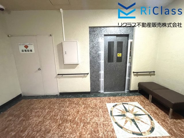 湊川パークハイツのエントランス|エレベーターあります