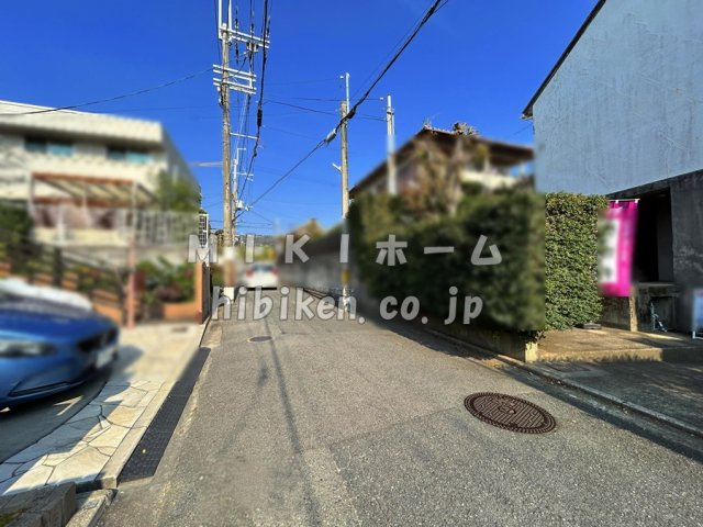 箕面市桜ケ丘３丁目　土地の前面道路含む現地写真