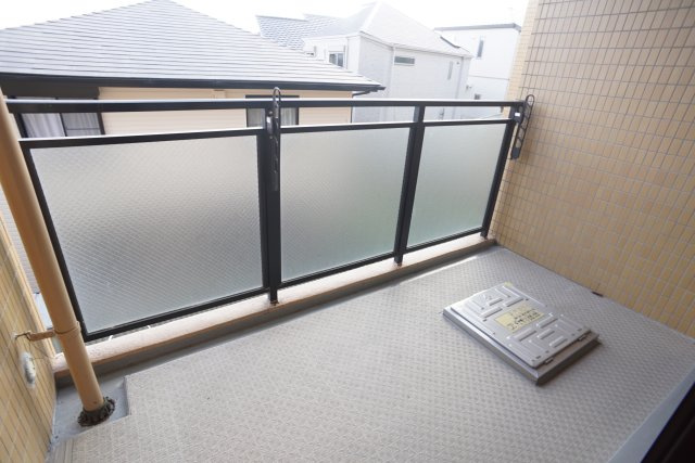 サーパス逆瀬川のバルコニー