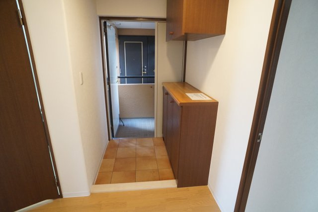 サーパス逆瀬川の玄関