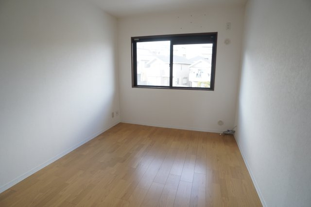 サーパス逆瀬川の居間・リビング