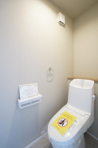 常滑市榎戸町2期　1号棟のトイレ|スッキリコンパクトなシャワートイレで温水洗浄便座で冬は暖かく快適です水機能付き温水洗浄便座です！！