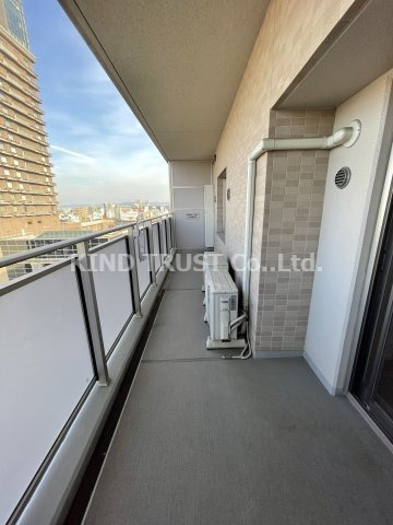 ザ・パークハビオ天満橋のバルコニー|外からの目が気にならないバルコニーで洗濯物が干せます