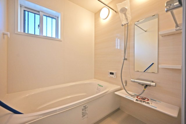 尼崎市東園田町2丁目新築一戸建て│4LDK+駐車2台（車種制限有）の浴室|1階浴室に入ってすぐの内観です。1616サイズのユニットで、浴室暖房乾燥機付き仕様となっております。