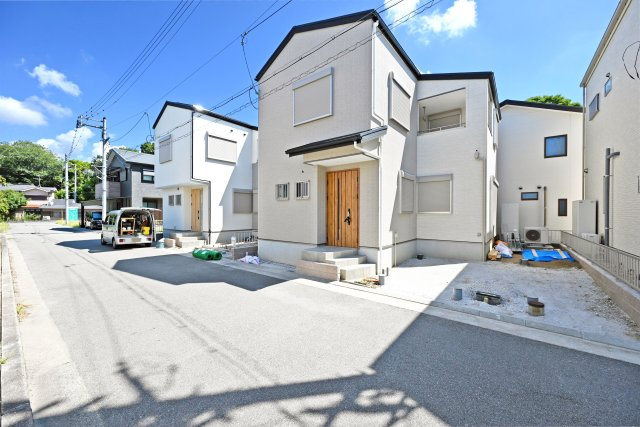 尼崎市東園田町2丁目新築一戸建て│4LDK+駐車2台（車種制限有）の外観|阪急神戸線「園田」駅徒歩11分の立地に全22区画の大型ニュータウンが登場◎即日のご内覧が可能です。皆様からのご連絡を心よりお待ちしております。