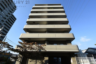 鉄筋コンクリート造8階建て