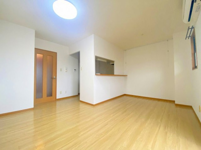 【居間・リビング】 | フォブールトロワ向井 | こちらの居間で趣味の時間をお楽しみください