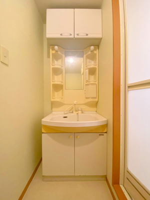 【洗面所】 | フォブールトロワ向井 | 忙しい朝には欠かせない洗面所です