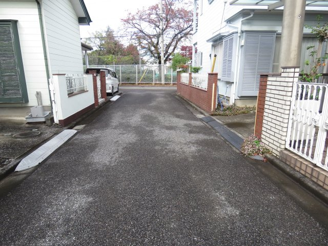 【前面道路含む現地写真】 | 川越市的場　中古戸建