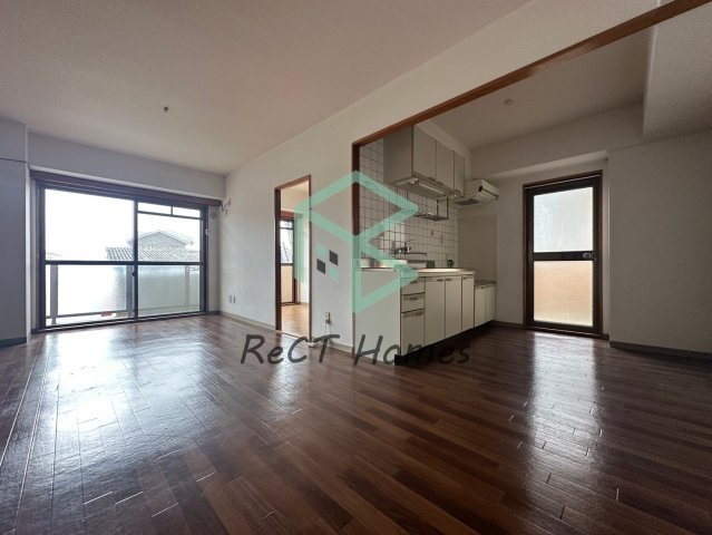 ヤマエハイツの居間・リビング