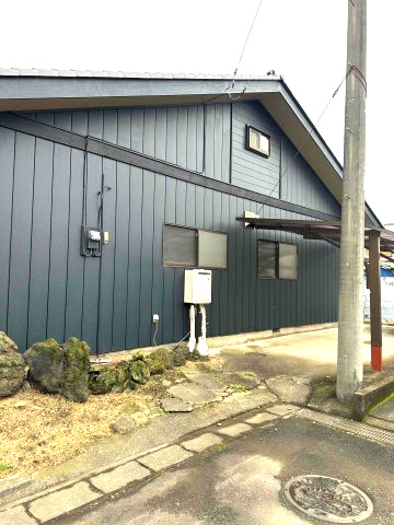 玉村町南玉　中古690の前面道路含む現地写真