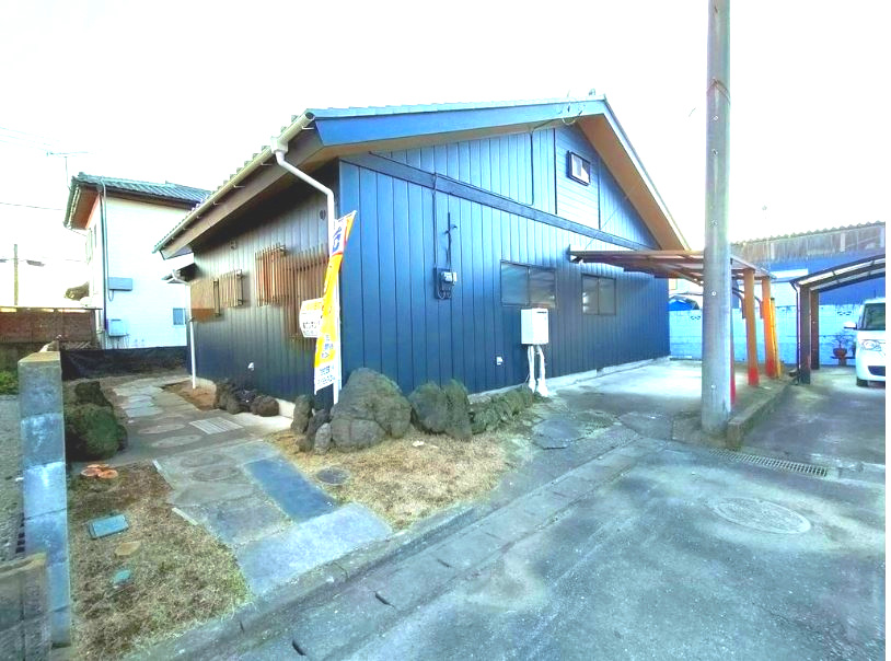 玉村町南玉　中古690の前面道路含む現地写真