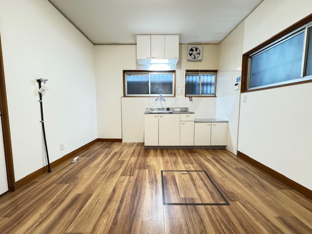 日置荘西町IKKENYAの居間・リビング