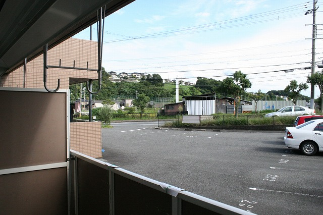 クラインガルテン帝塚山南の駐車場