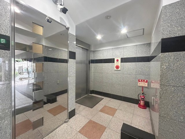 エレーヌ十三のロビー