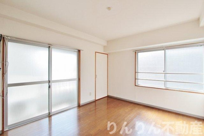 【居間・リビング】 | ベイシス東山手 | ゆったりとしたリビングです