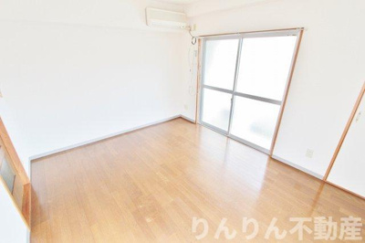 【居間・リビング】 | ベイシス東山手 | ゆったりとしたリビングです