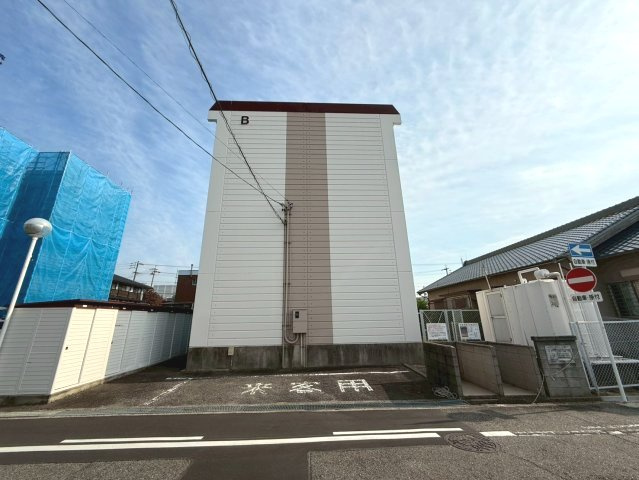 高倉町三丁目マンションの駐車場