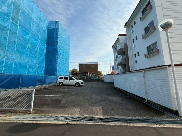 高倉町三丁目マンションの駐車場
