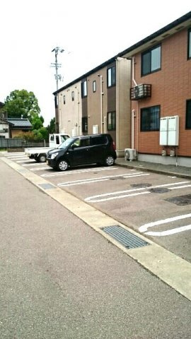 セレブリティ　Ｂの駐車場|カースペースがあります