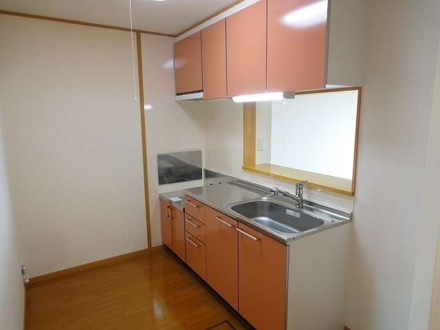 ティンバーハイツのキッチン|コンパクトなキッチンで掃除もラクラク