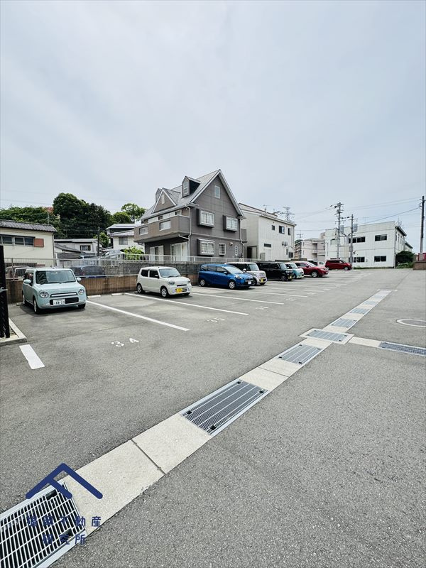 アルバガーデン筑紫駅前Ⅲの駐車場