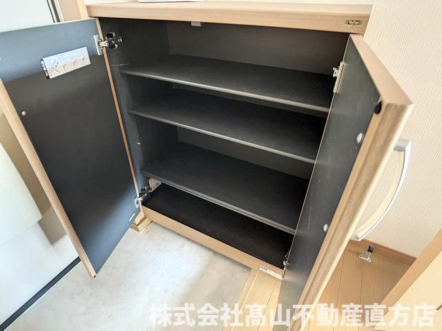 直方市大字感田のアパートの収納