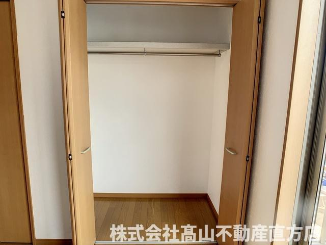 直方市大字感田のアパートの収納